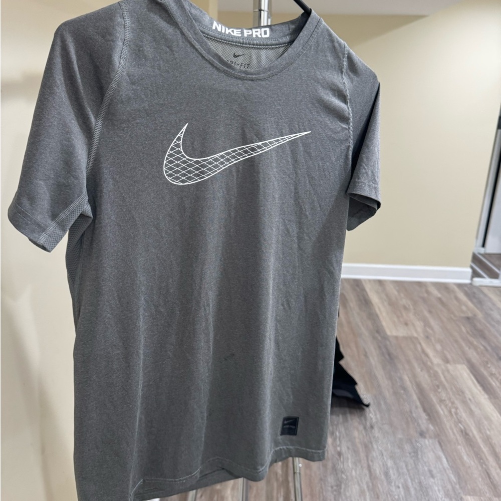 Nike Pro Short Sleeve Gray Tee